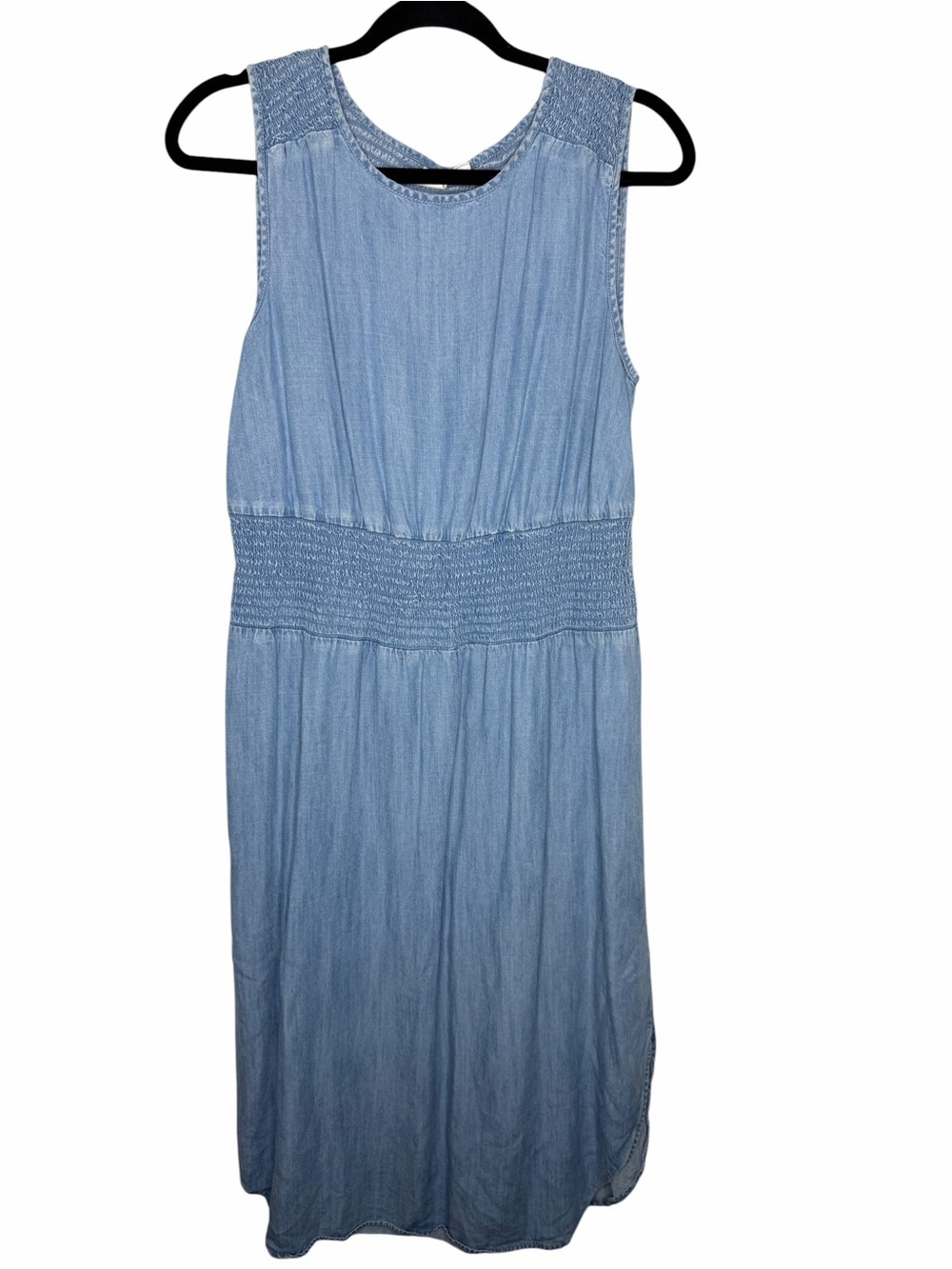 GAP / light blue denim chambray smocked sleeveless midi dress / M